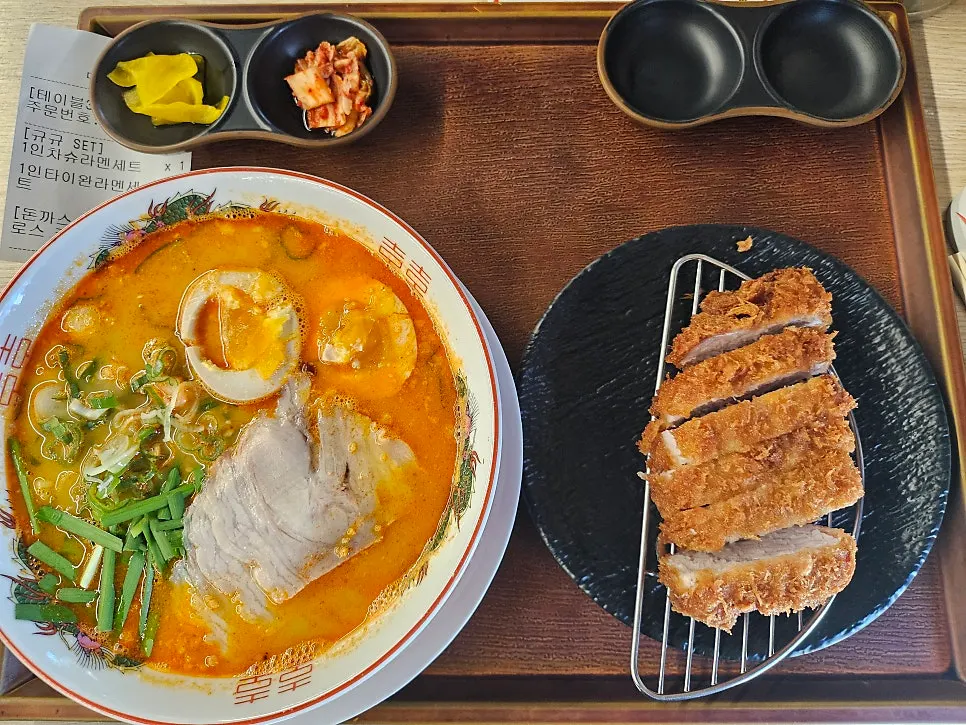 타이완라멘세트와 곁들임 카츠 상차림