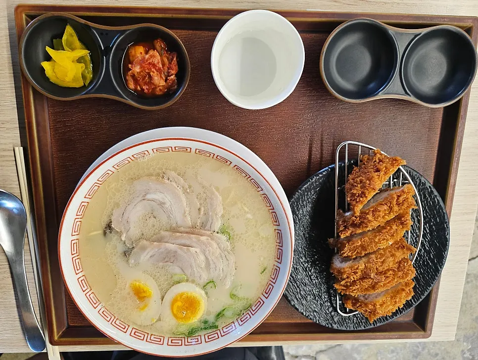 차슈멘세트 라멘과 카츠 한 상