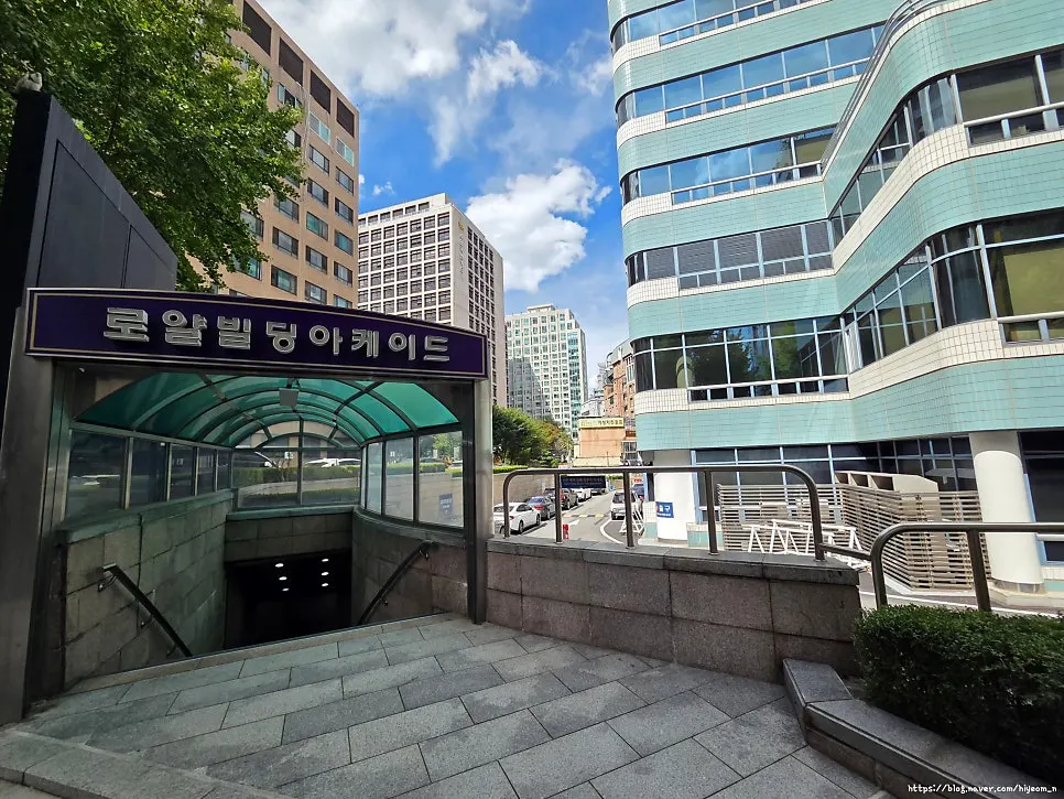 Parking information and building entrance for Hurato Sikdang Gyeongbokgung Main Branch