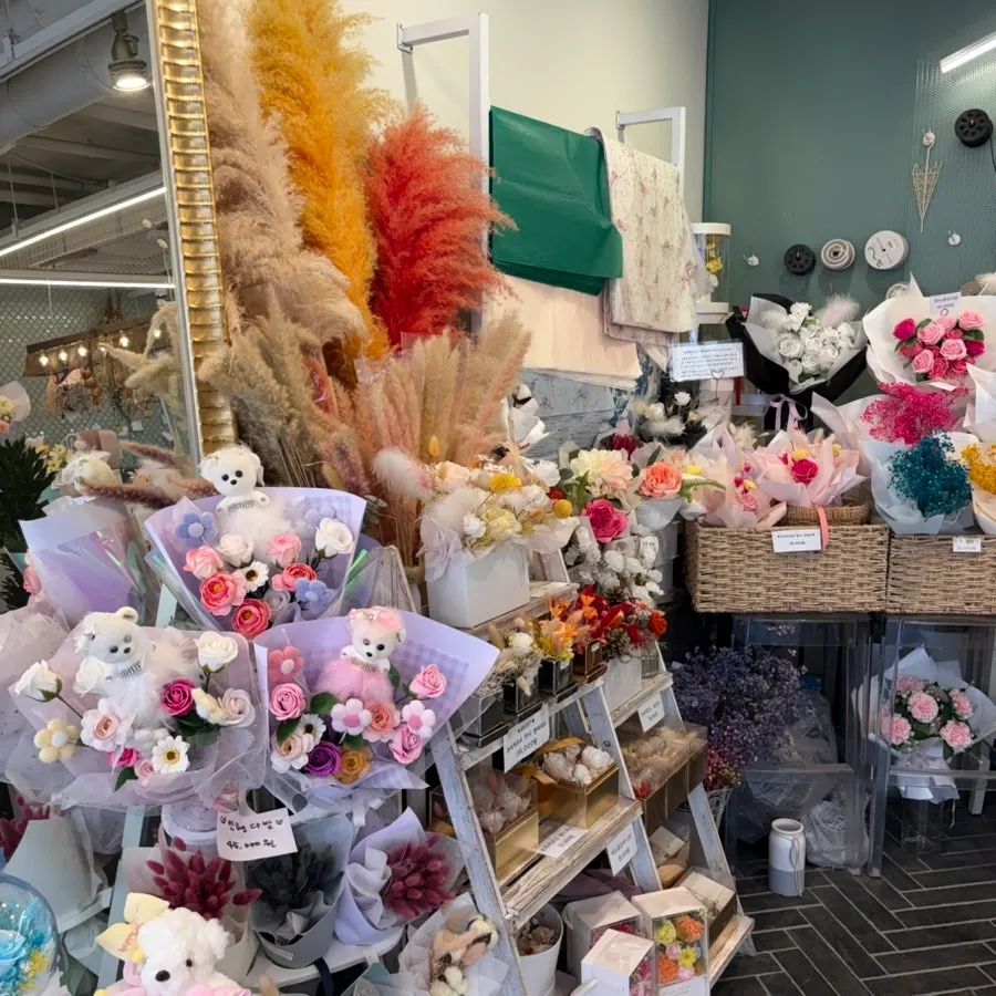 Gift items such as centerpieces and doll bouquets