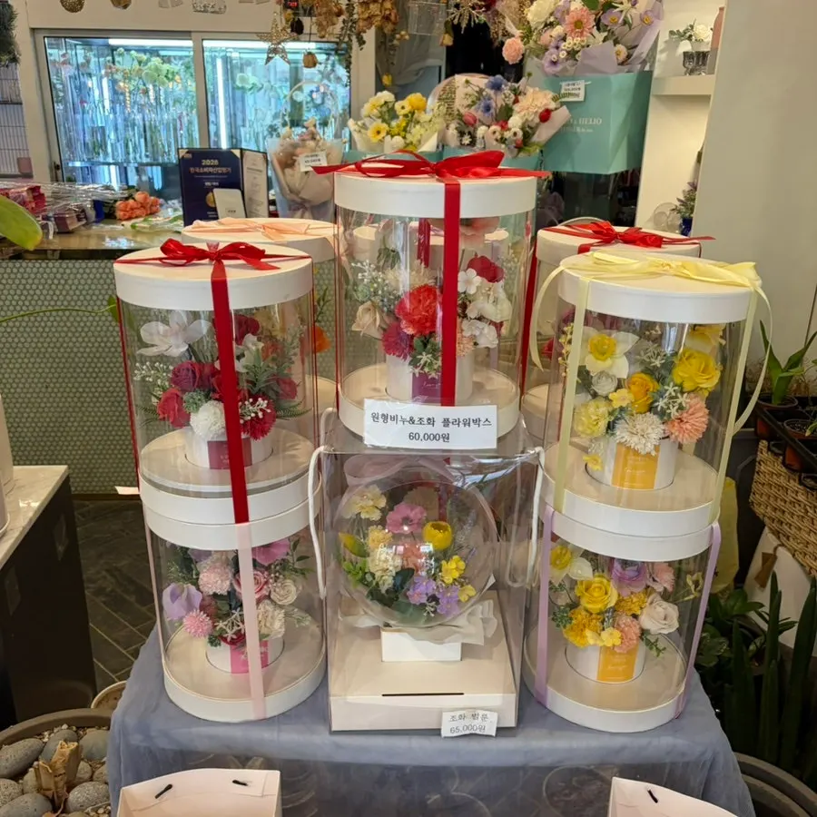 Artificial flower boxes and balloon items on display