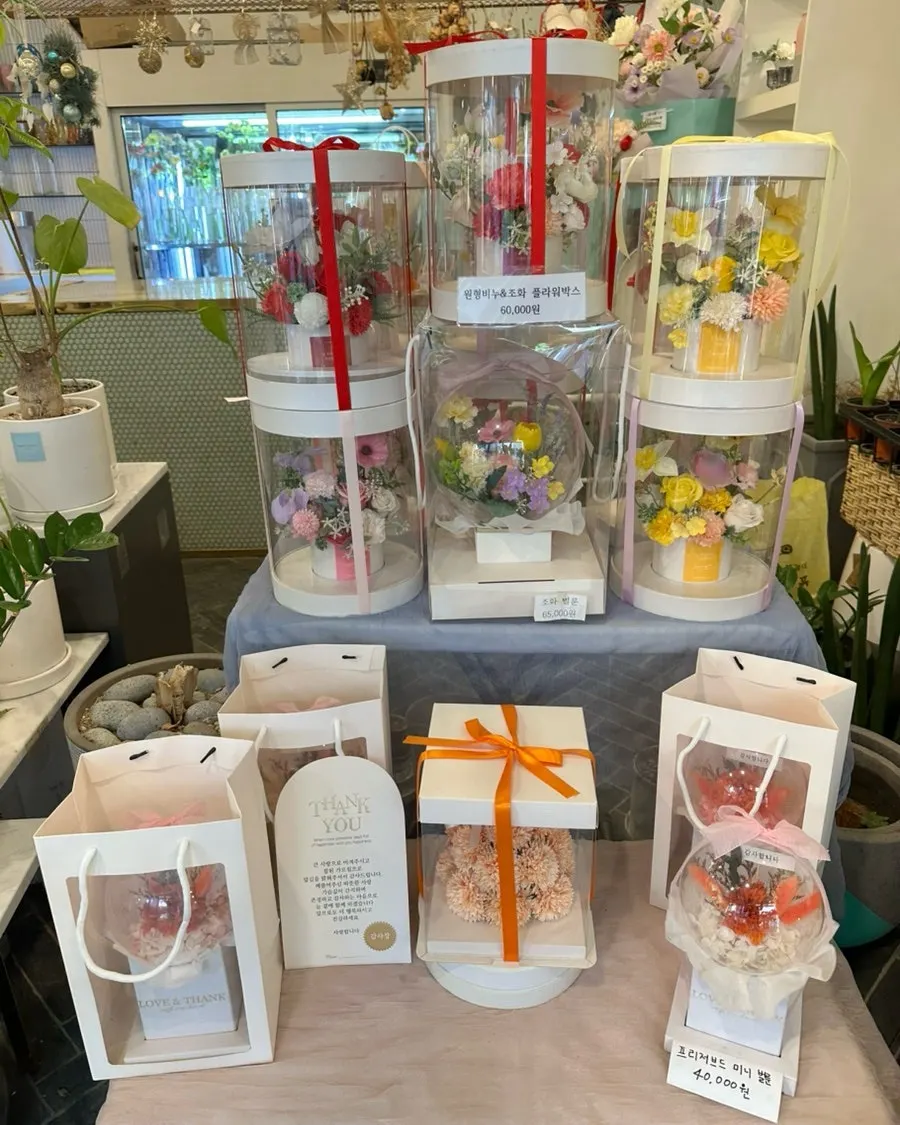 Flower product display starting around ₩15,000