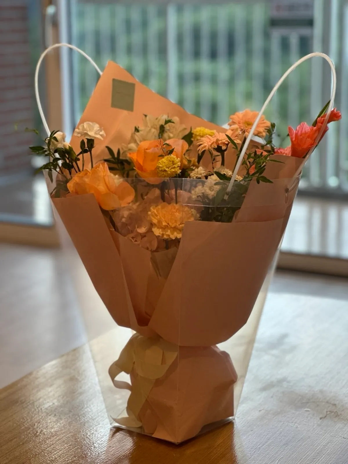 Orange-peach M-size fresh bouquet prepared as a sister's birthday gift
