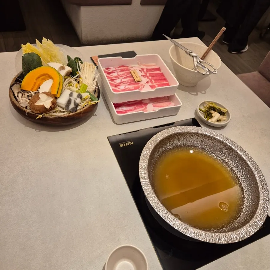 육수 종류가 적힌 메뉴 안내판