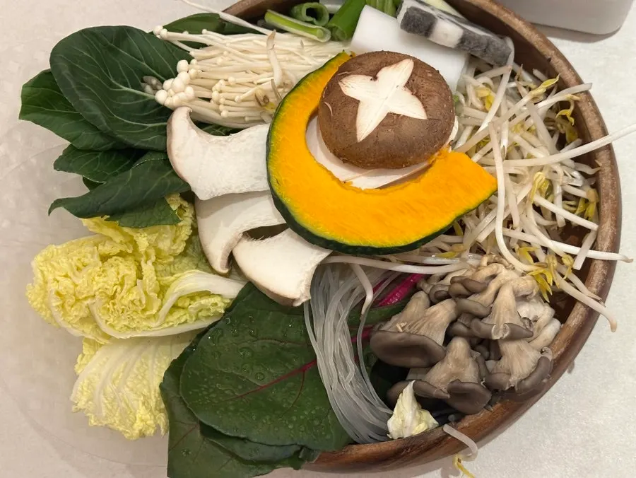 11가지 야채와 버섯, 당면, 분모자 구성