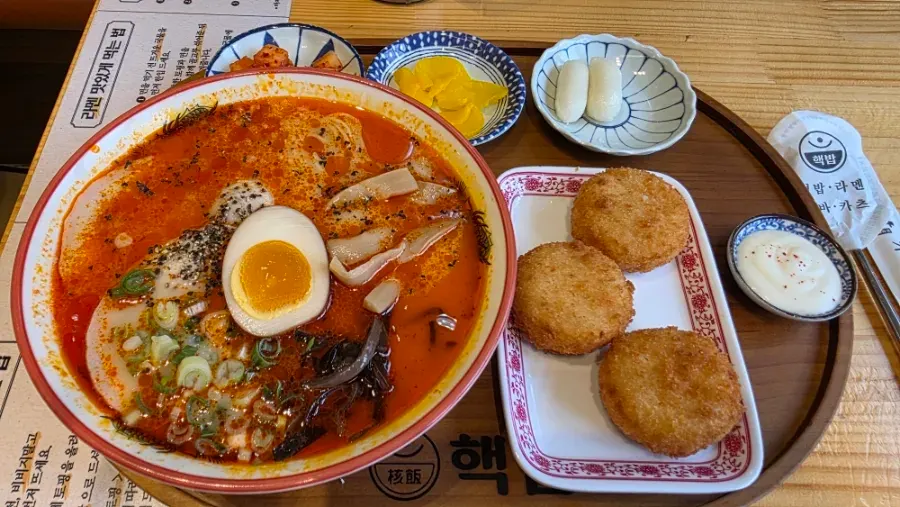 핵밥 까치산점 카라이라멘 상차림