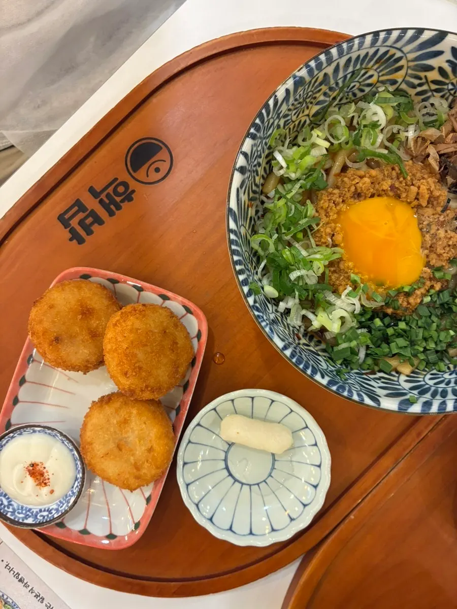 Hekbap's mazesoba topped with egg yolk