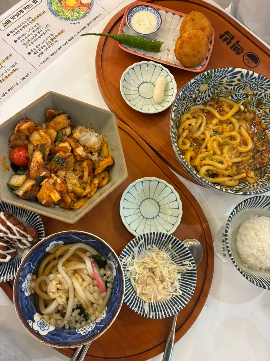 Mazesoba noodles mixed with seasoning