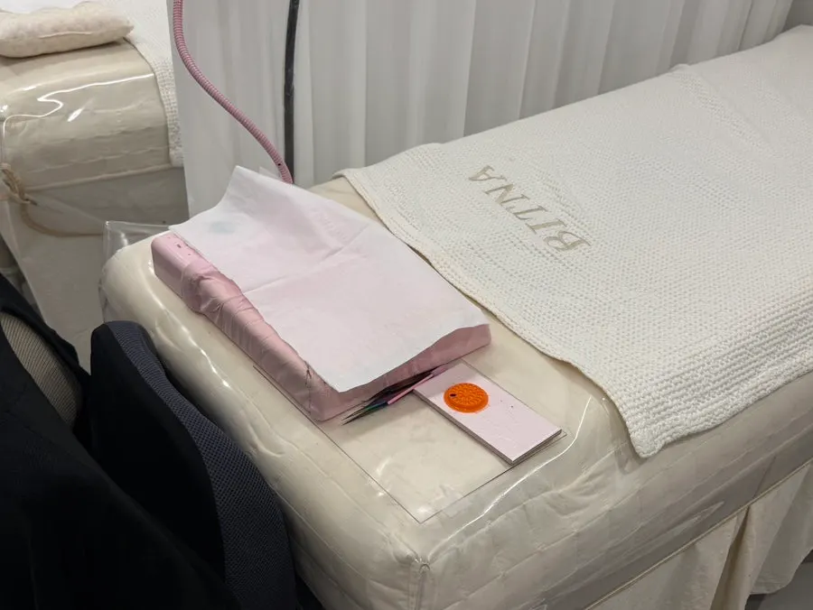 Treatment bed and setup before the procedure