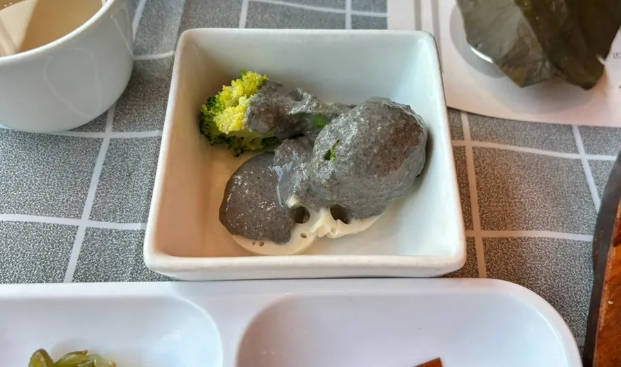 Broccoli and lotus root drizzled with black sesame sauce