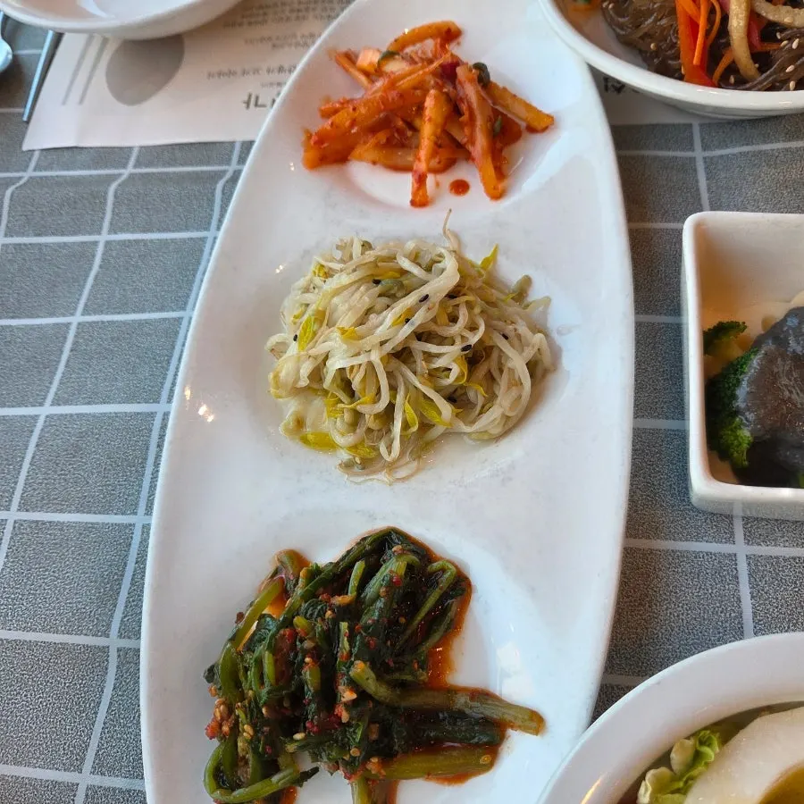 정성이 담긴 밑반찬 클로즈업
