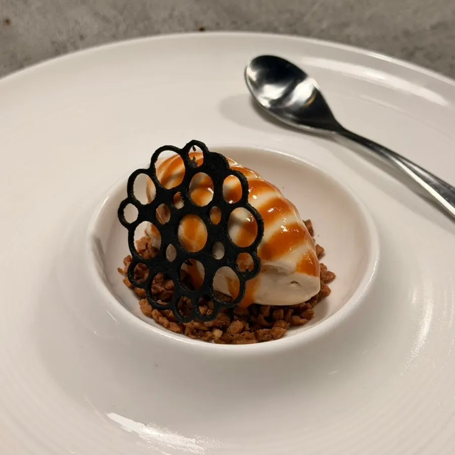 Earl Grey ice cream with caramel sauce