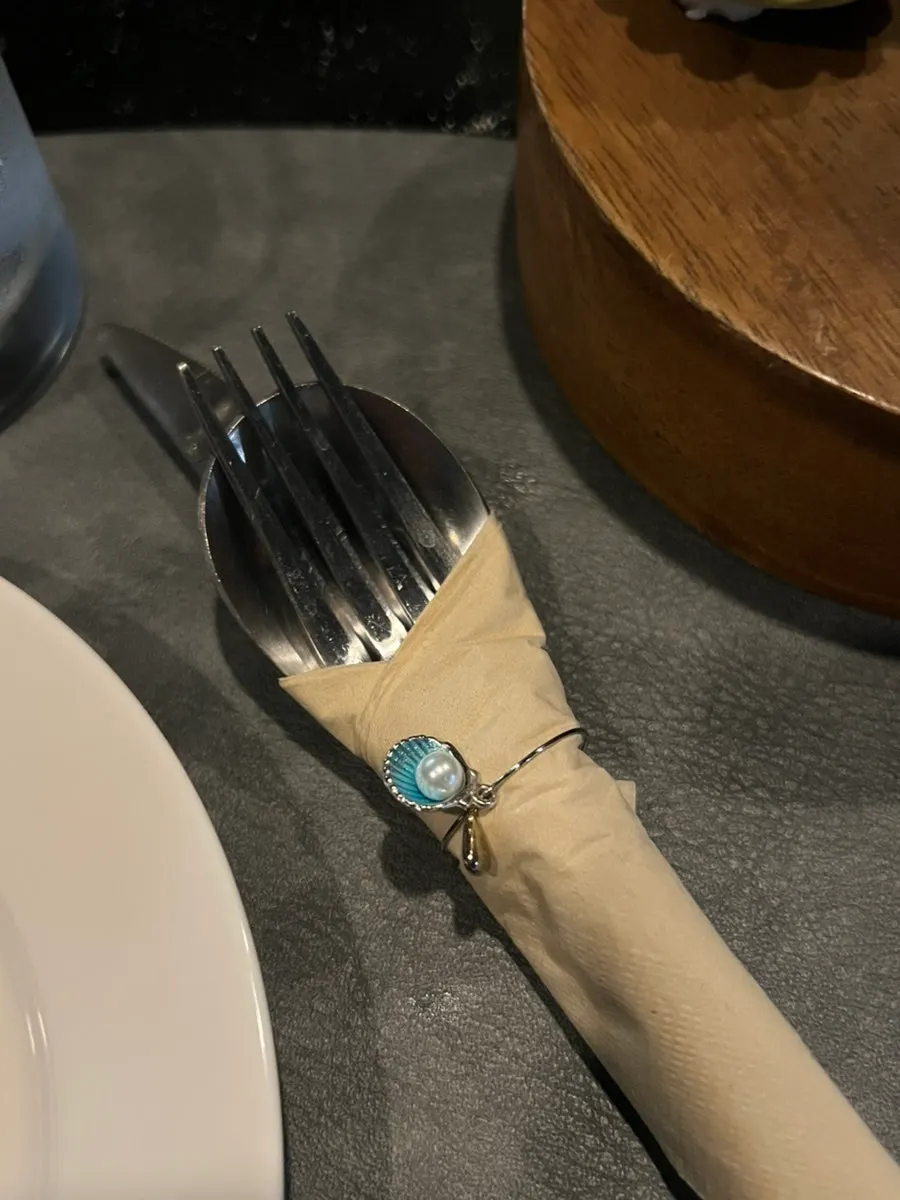 Cutlery arranged with decorative pins at Hado