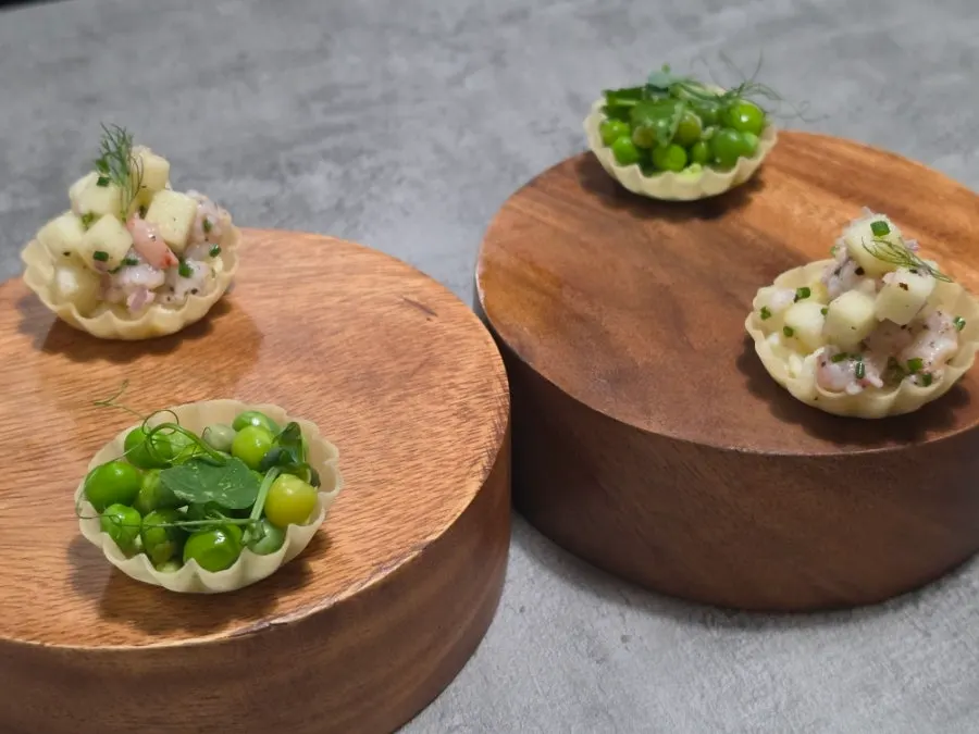 The first course plate, green pea tart