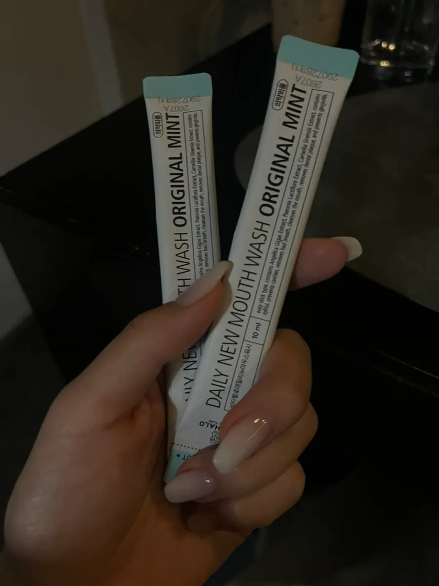 식사를 마친 하도 테이블