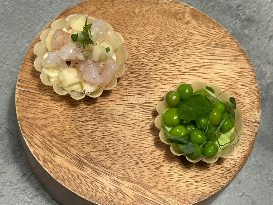 코스 첫 순서 타르트 2종 플레이팅