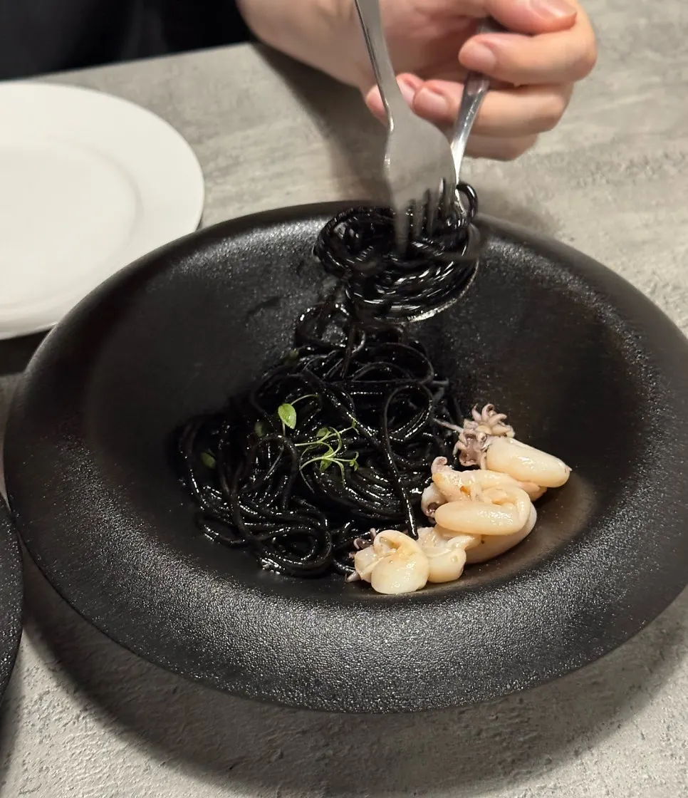 Close-up of the squid ink oil pasta