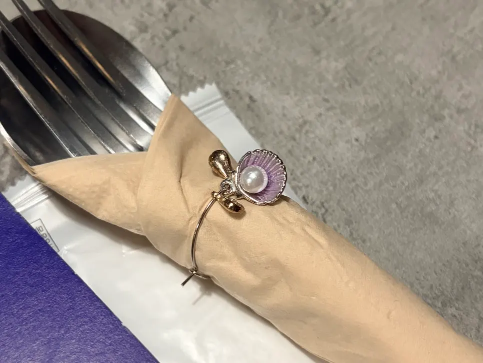 코스 준비가 이어지는 하도 매장 안 풍경