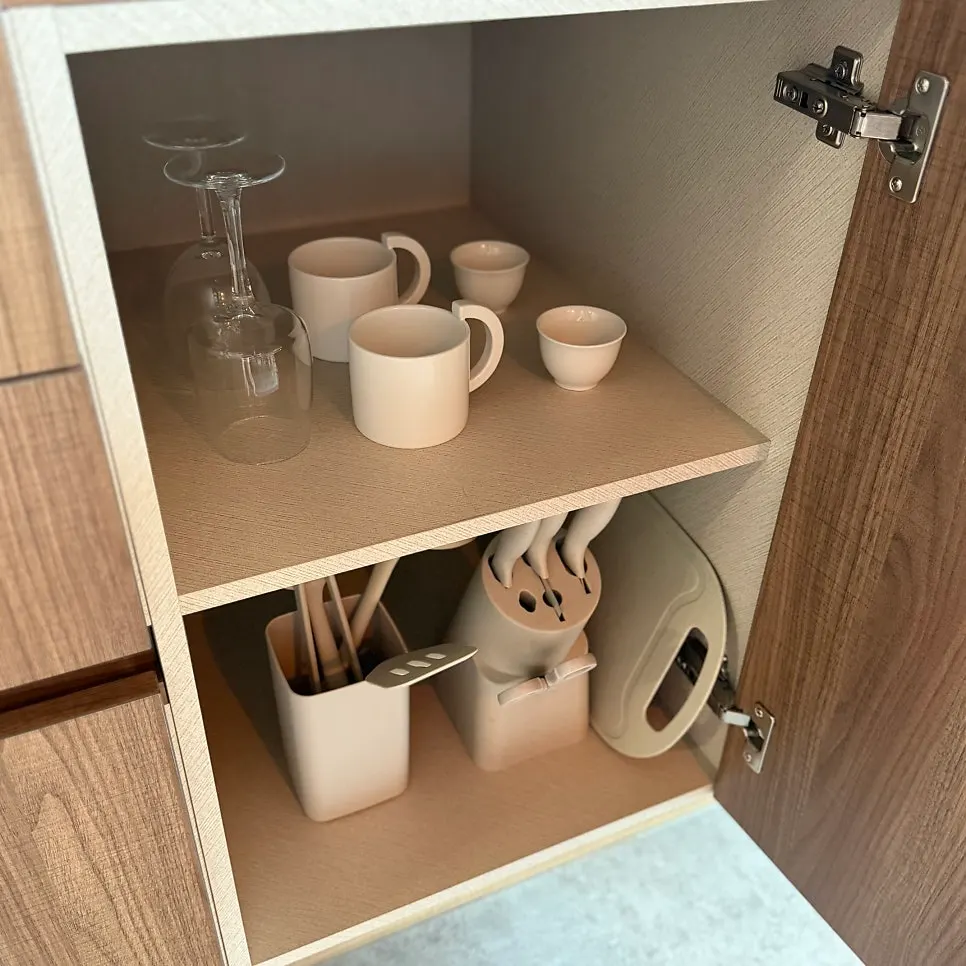 Second-floor kitchen facilities in the room
