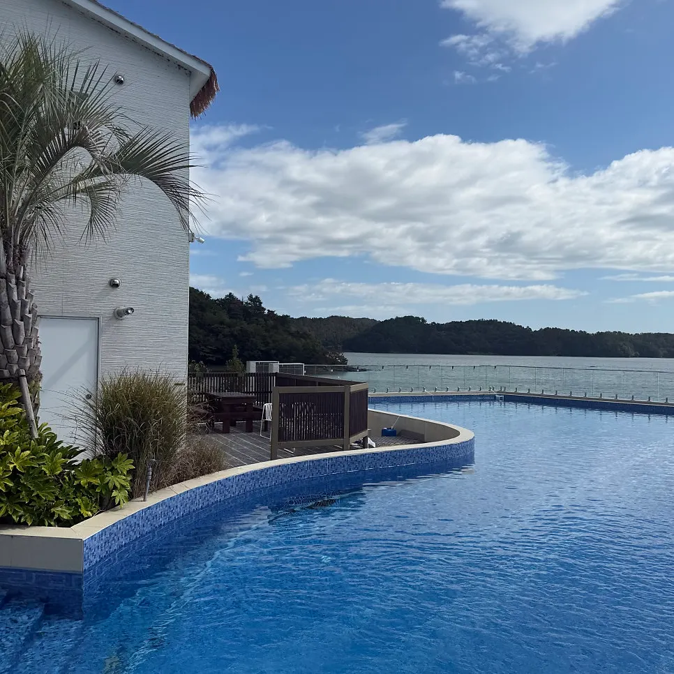 Aruncoast outdoor pool in front of the scenery