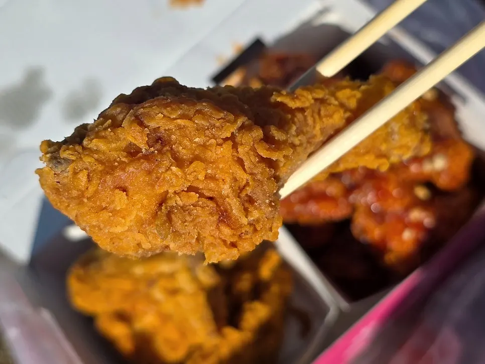 후라이드치킨 조각 클로즈업