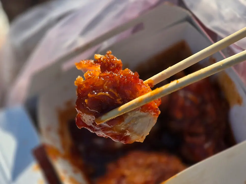 국내산 동물복지 닭고기 표기가 있는 치킨 포장
