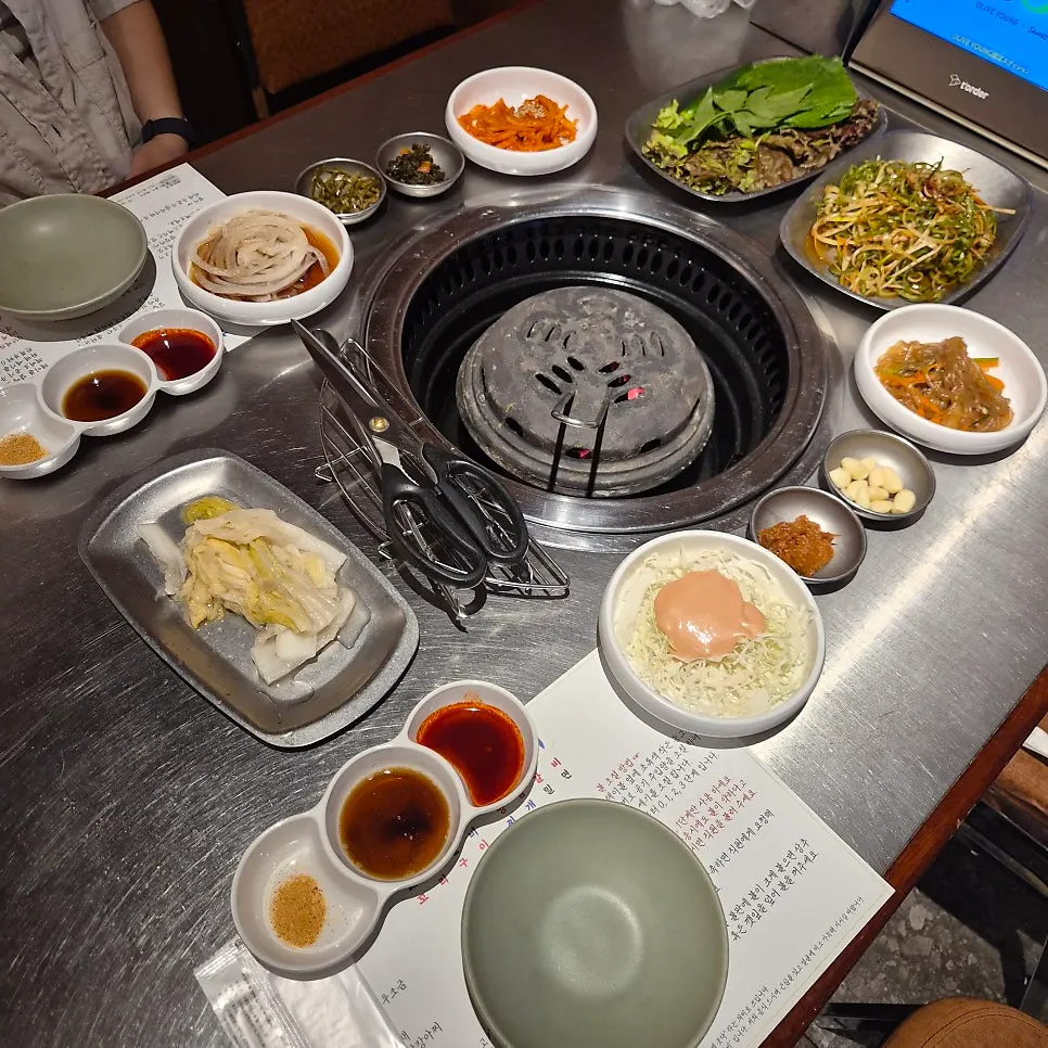 Table set after ordering the three types of galbi