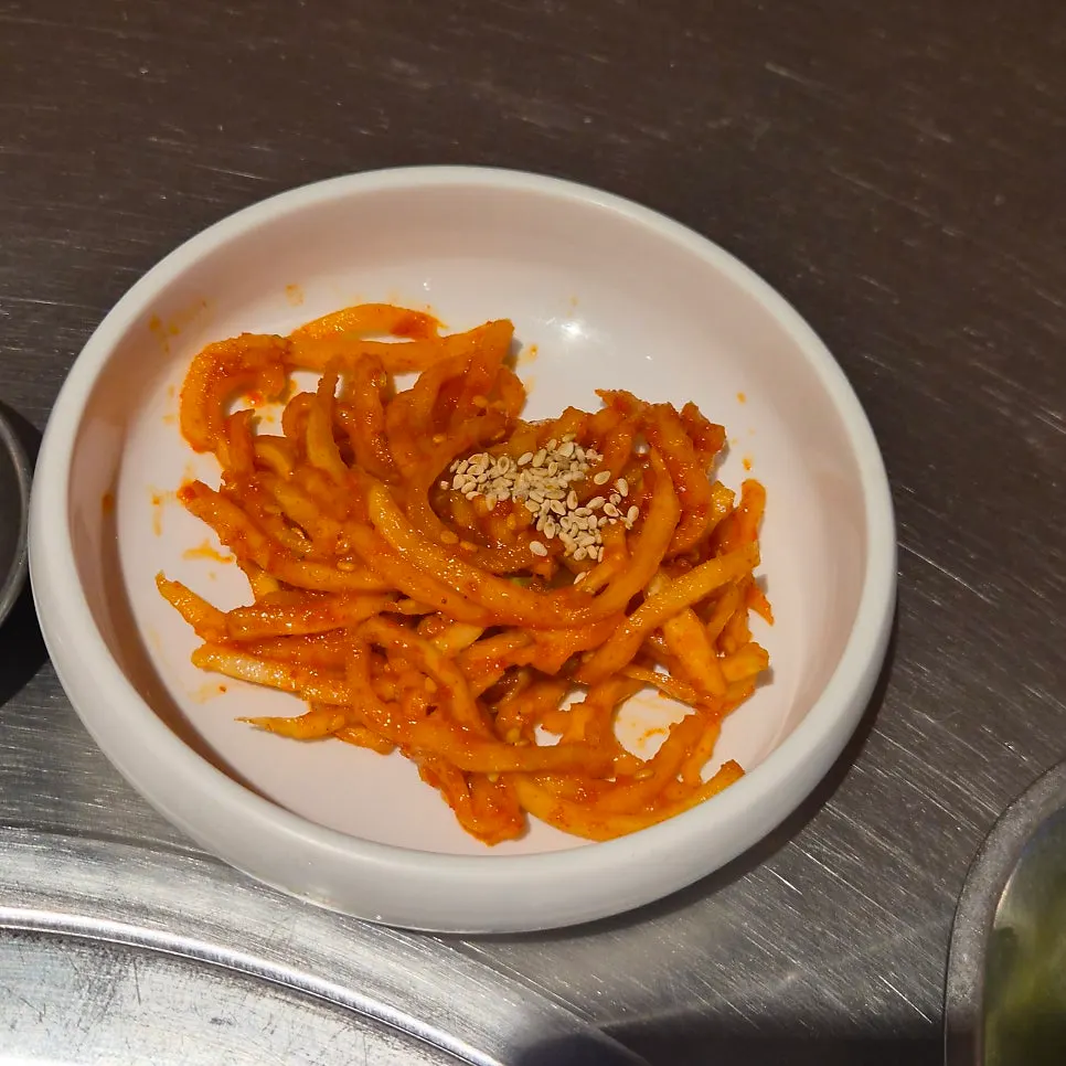 Accompanying side dish spread