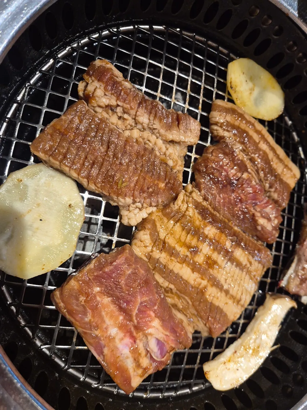 Marinated and raw ribs on the grill