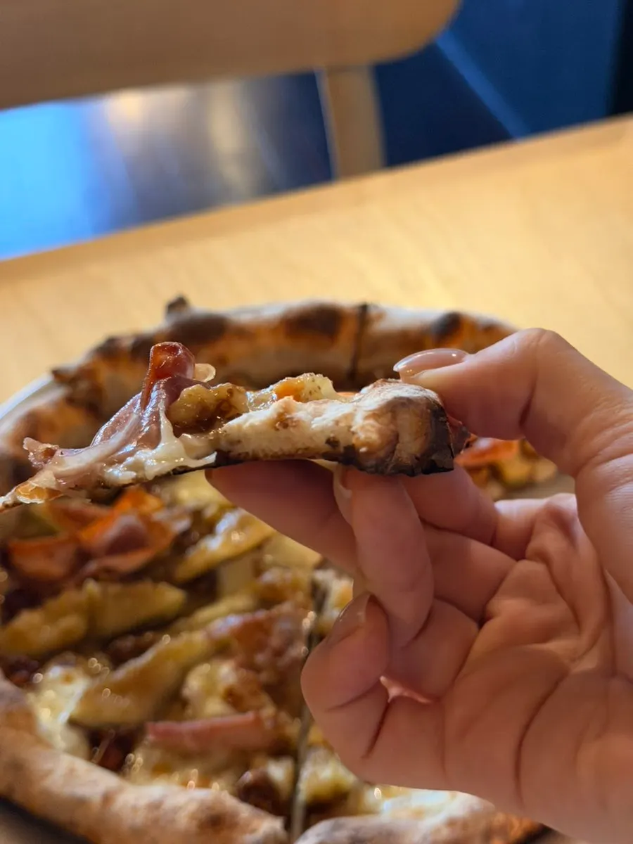 Fig and prosciutto pizza with walnuts