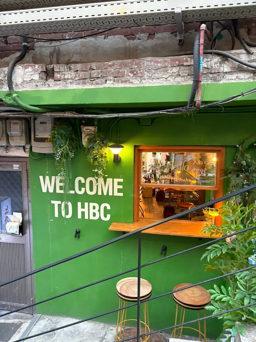 Guide to Sugar Hill, an outdoor wine bar in Haebangchon
