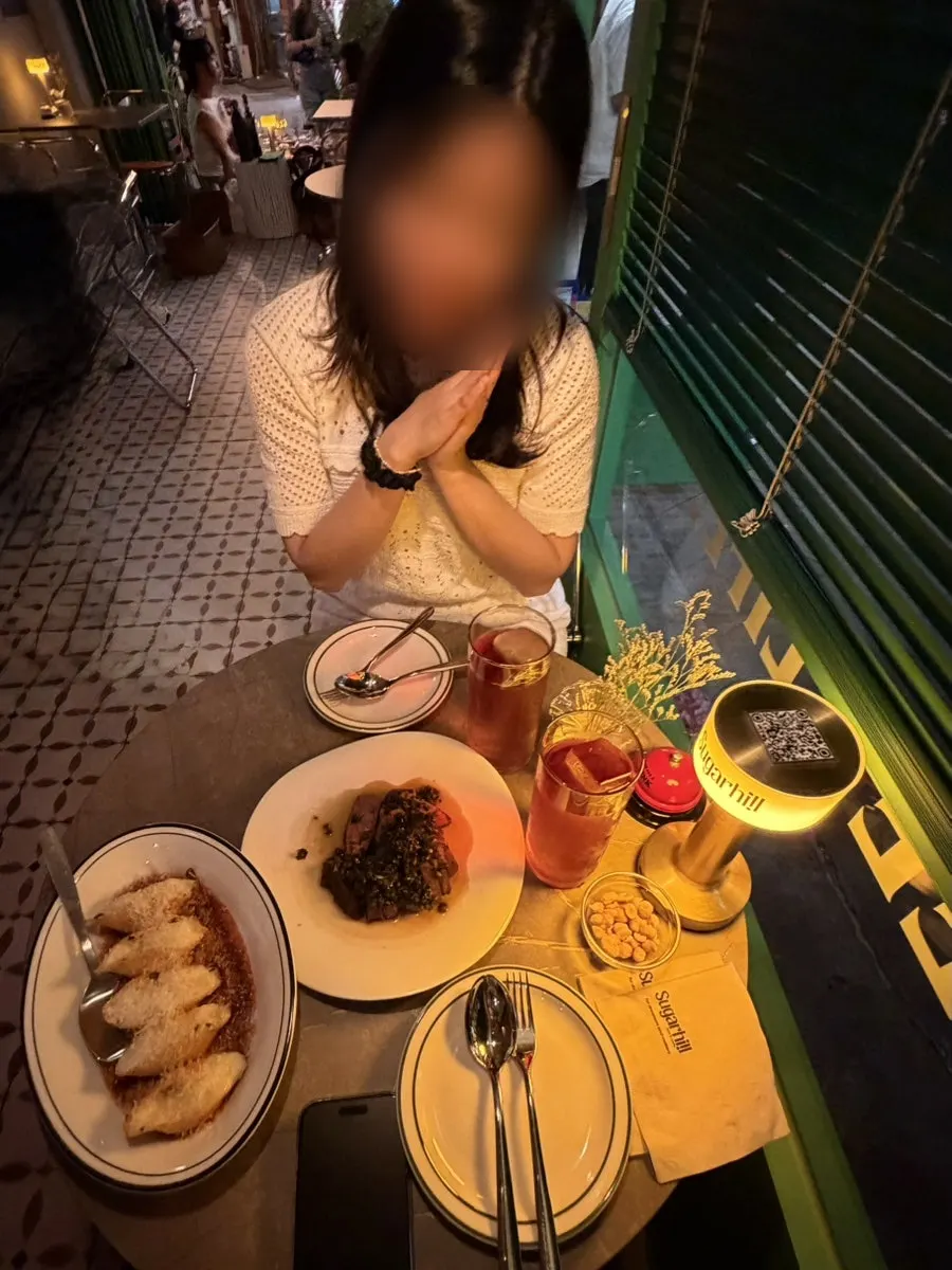 밤이 된 슈가힐 앞 신흥시장 골목