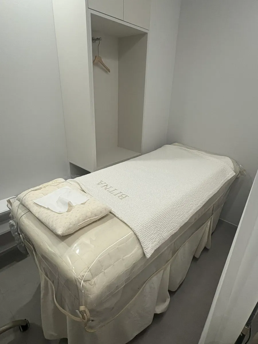 Quiet room with the treatment bed