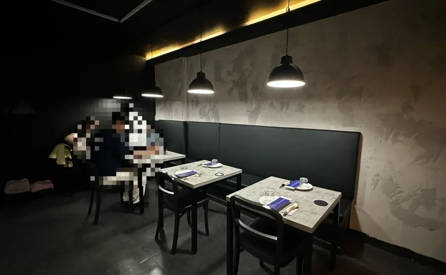 Hado's black-toned interior design