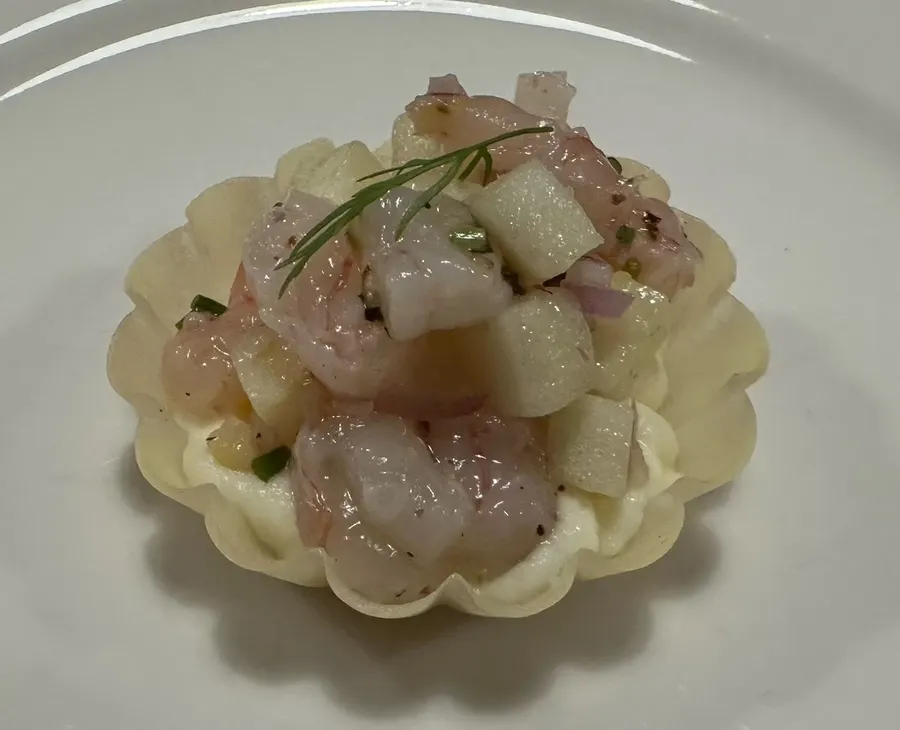 Pea tart and sweet shrimp apple tart appetizer