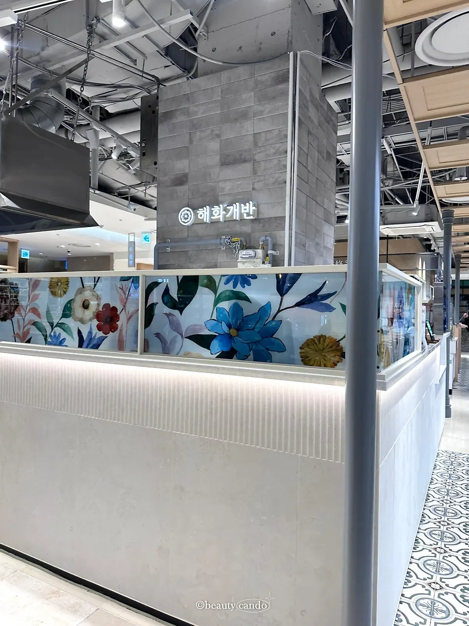 Storefront of Haehwagaban on the basement first floor of Lotte Department Store Jungdong