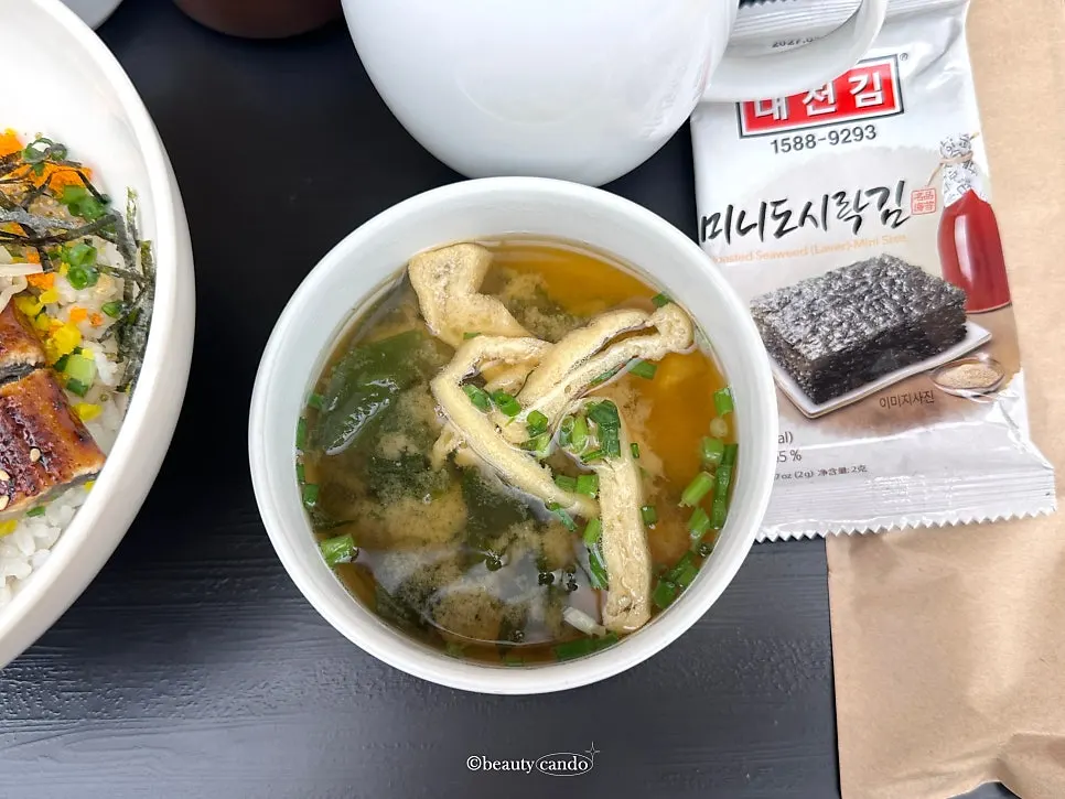 Soup and side dishes served with the rice bowl, plus a pot of tea