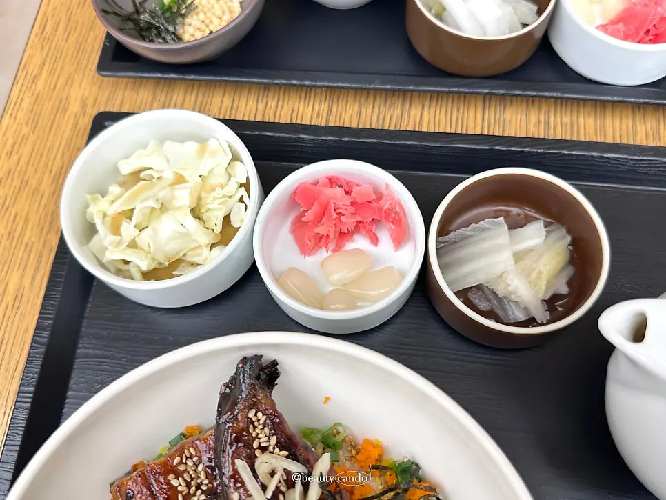 Tea for ochazuke and a side dish plate