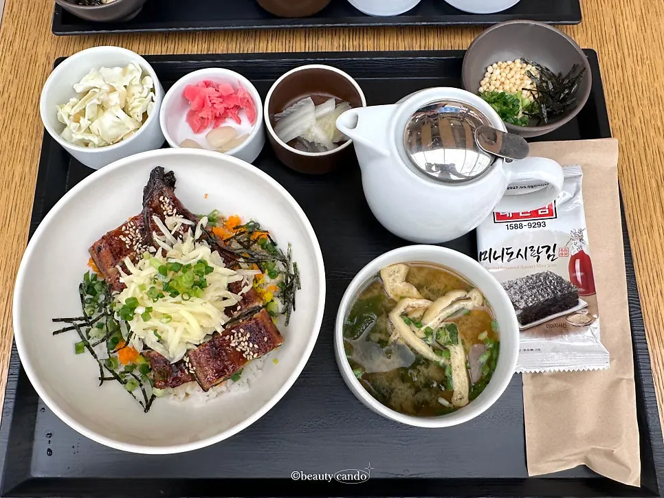 A bowl of Haehwagaban's eel rice bowl ochazuke