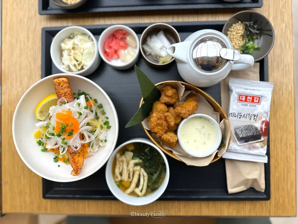 A bowl of Haehwagaban's salmon rice bowl ochazuke