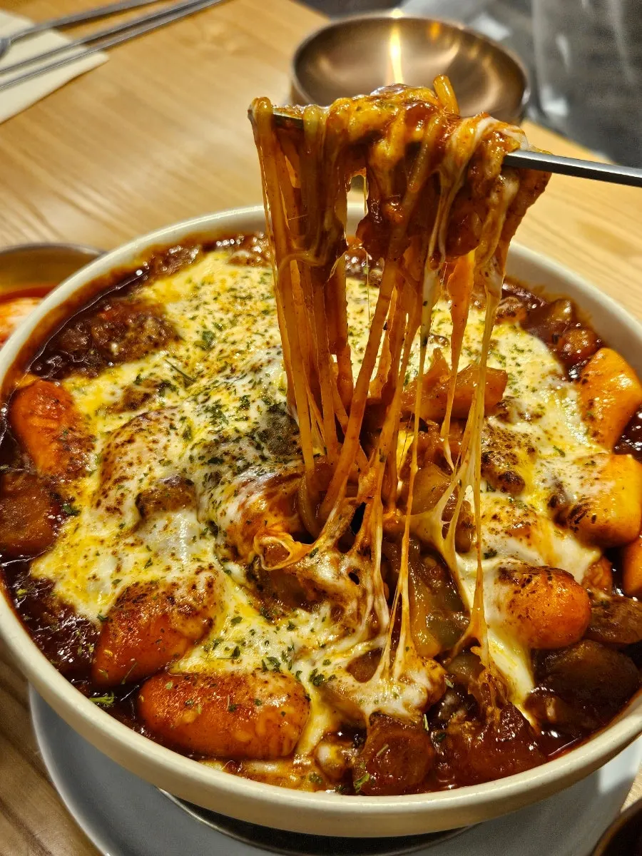 치즈와 함께 들어올린 쫄면사리