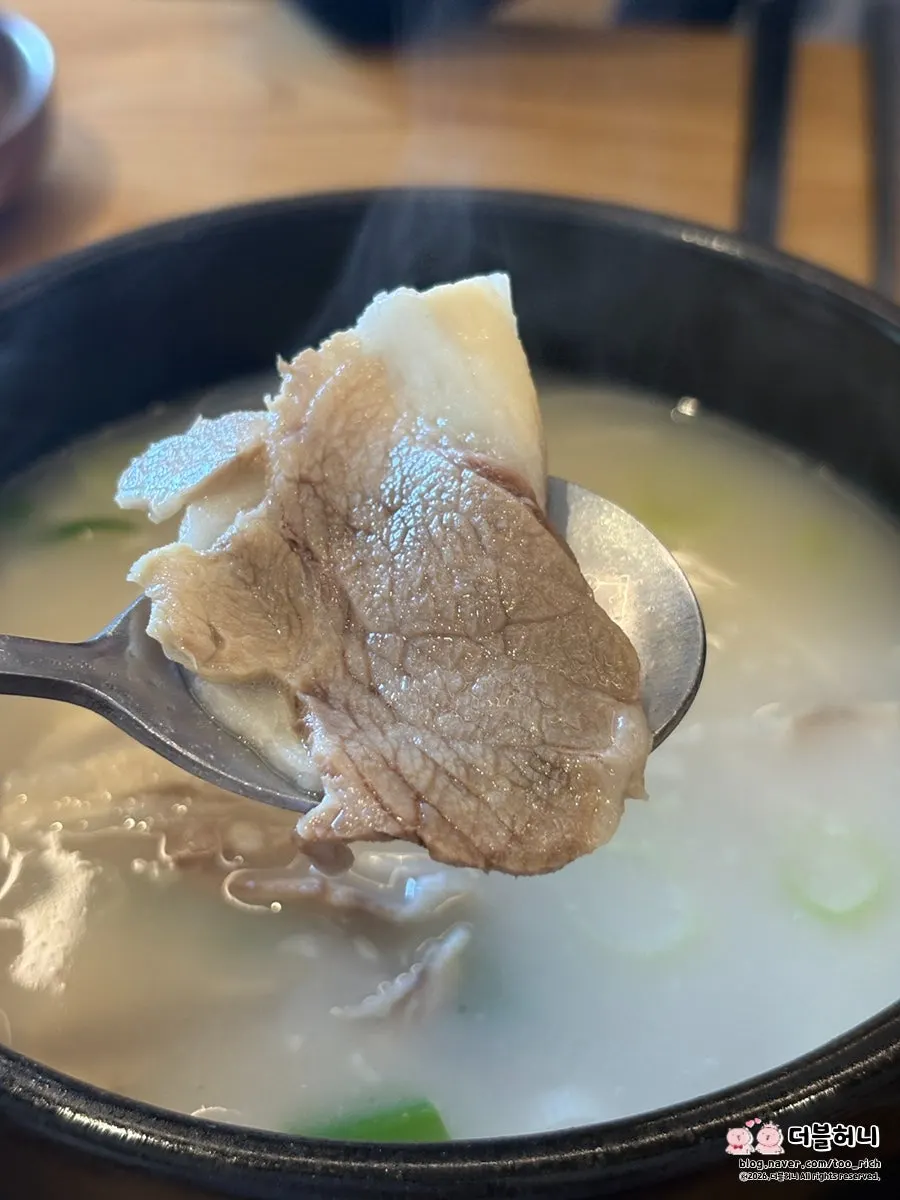 해정국밥에 소면을 넣은 모습
