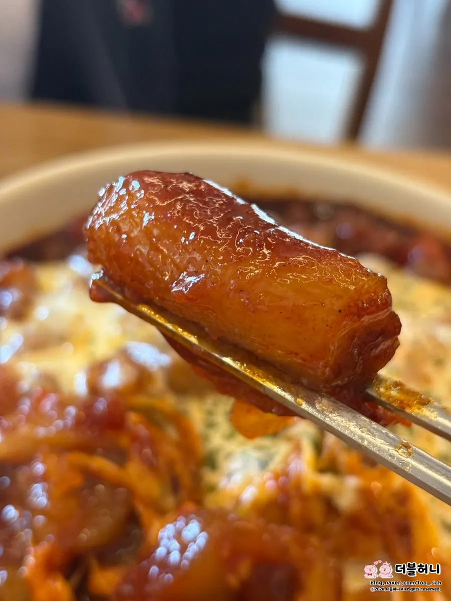 불스지 위에 가득 올라간 치즈