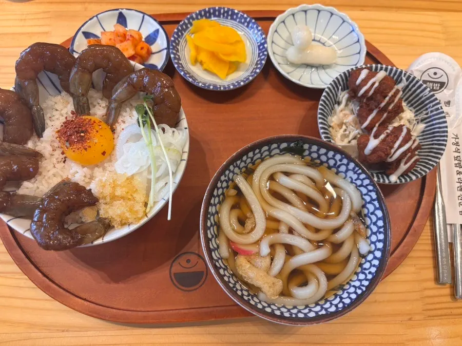 Close-up of buckwheat noodles being lifted from the jaru soba