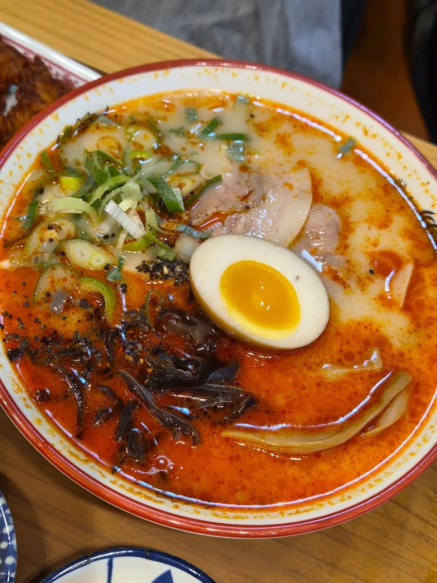 Karai ramen set table setting