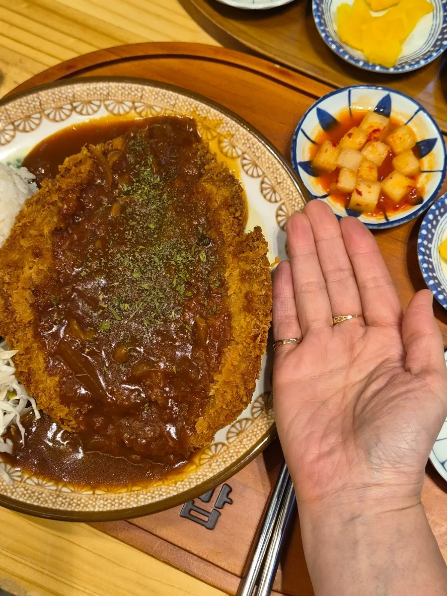 Cross-section of the thickly cut pork cutlet