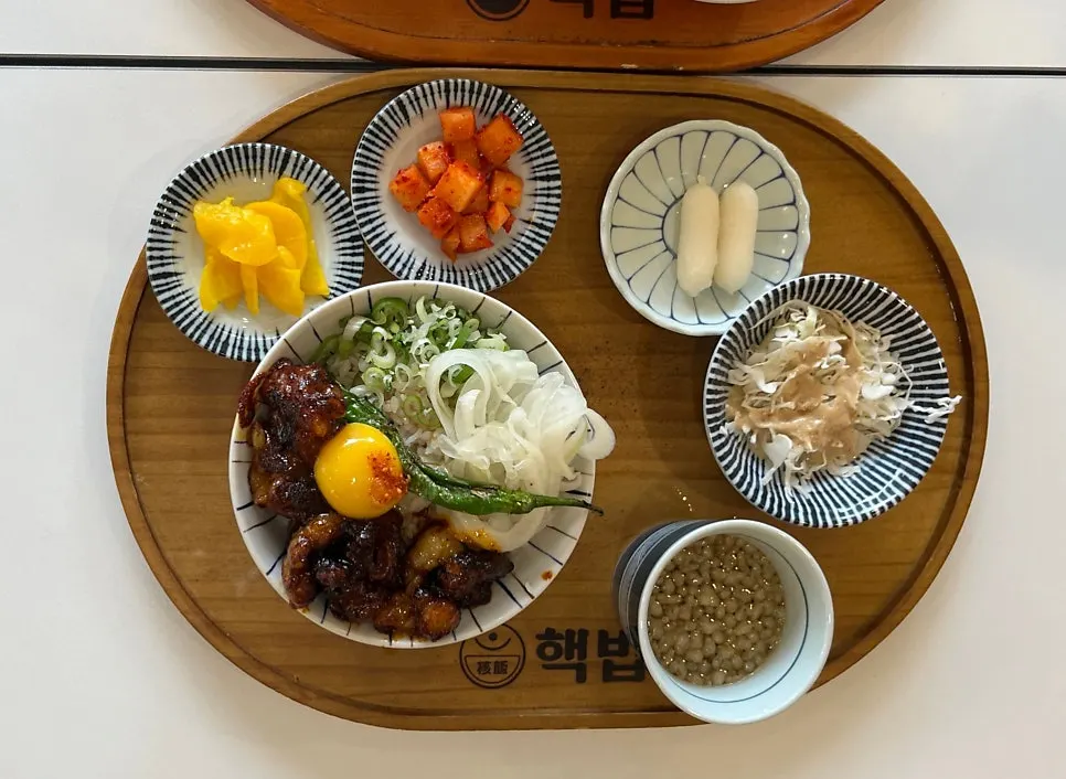 양념이 올라간 핵밥 건대본점 대창덮밥