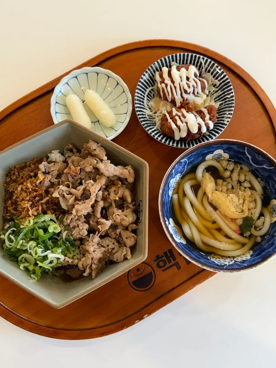 Restaurant interior during weekend lunch at Hekbap Konkuk University Main Branch