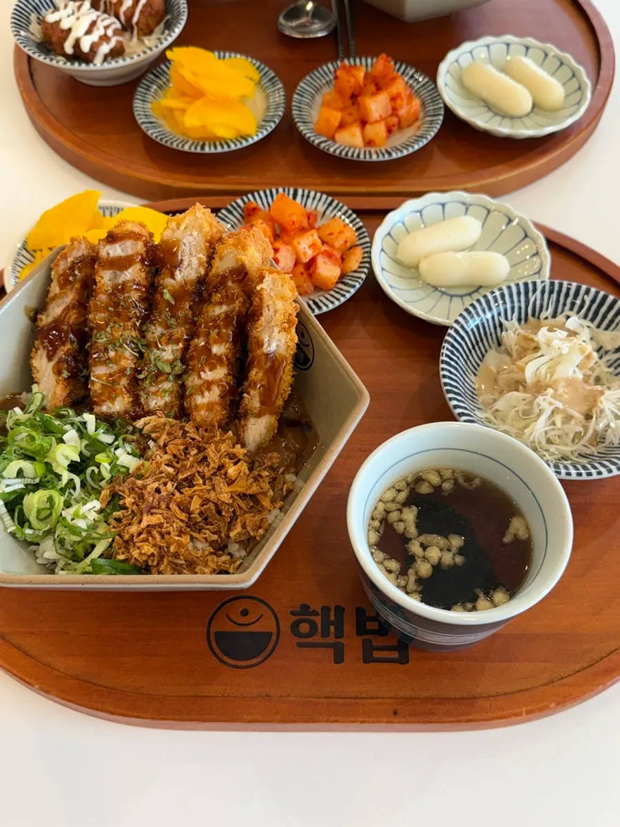 Side dishes that come with the set meal at Hekbap