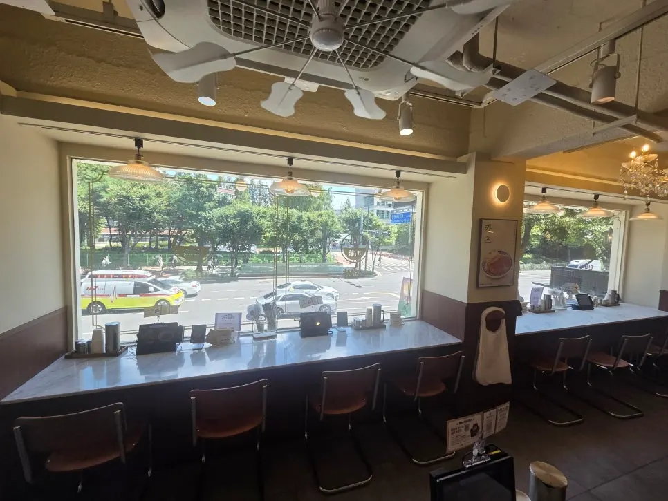 Hekbap Konkuk Main Branch dining room with customers